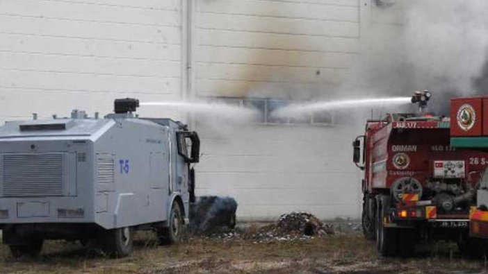 Eskişehir Organize Sanayi Bölgesi’nde yangına polis TOMA'lı müdahale