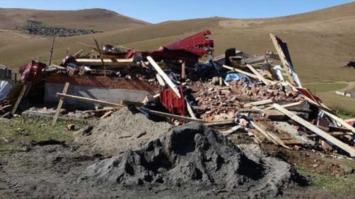 Karadeniz yaylalarındaki evlerin, içindeki eşyalarla yıkıldığı iddia edildi