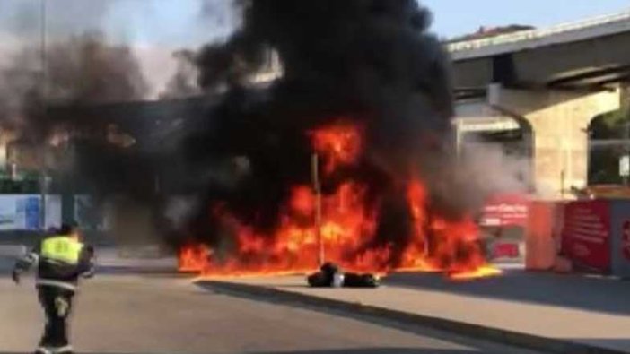 Kadıköy'de cip alevler içinde kaldı! Vatandaşlar...