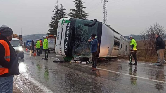 Amasya'da yolcu otobüsü devrildi