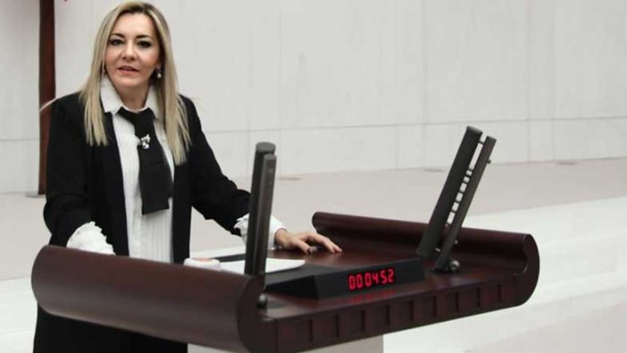 İYİ Partili Aylin Cesur: "Gözünü yumma, geleceğine sahip çık"