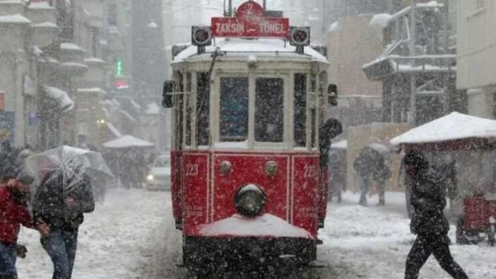 İstanbul'a AKOM'dan kar uyarısı: Saat verdi