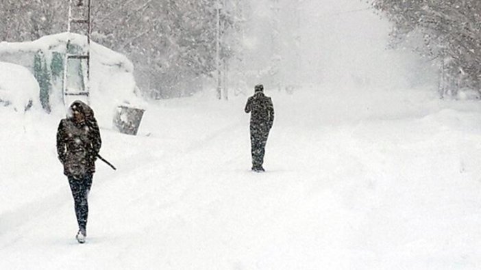 Hakkari'de ve Yüksekova'da eğitime kar engeli