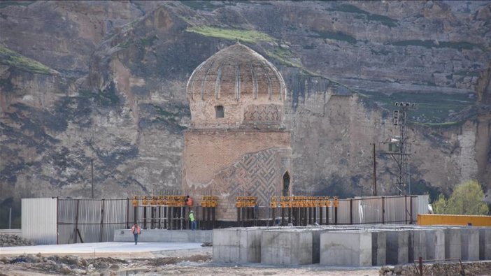 650 yıllık tarihi türbe taşınıyor