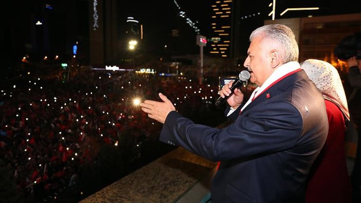 Başbakan'dan balkon konuşması