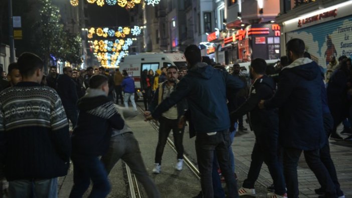 İstiklal Caddesi'nde tekme-tokat kavga