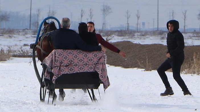 Belediye başkanını at kaçırdı!