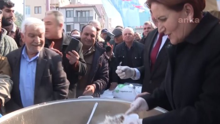 Meral Akşener meydanda pilav dağıttı