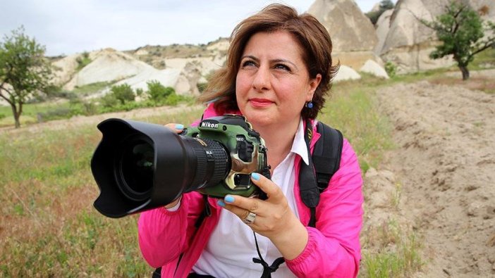 Ödüllü fotoğrafçı hemşire çekiyor, hastaları renklendiriyor