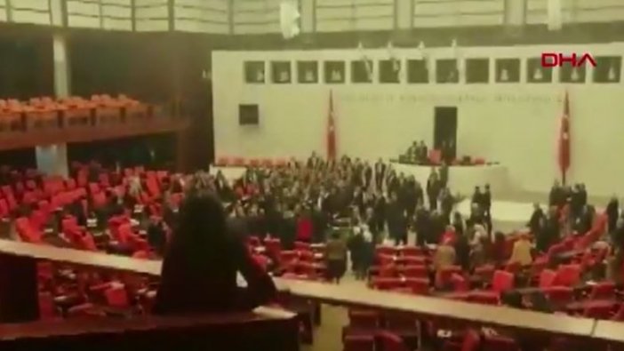 TBMM'de AKP'li ve CHP’li vekiller birbirine girdi