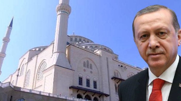 Cuma namazını kılan Erdoğan cami hoparlöründen cemaate böyle seslendi