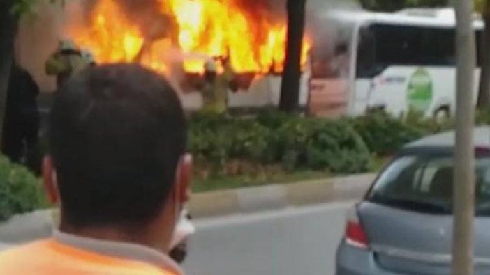 Beylikdüzü'nde öğrenci servisi yandı