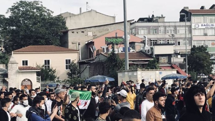 Aksaray Meydanı'nda Özgür Suriye Ordusu bayraklarıyla eylem!