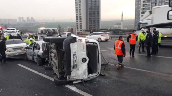 İstanbul'da zincirleme kaza! 12 araç...