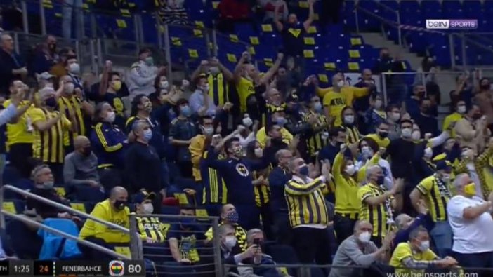 Fenerbahçe taraftarından İzmir Marşı