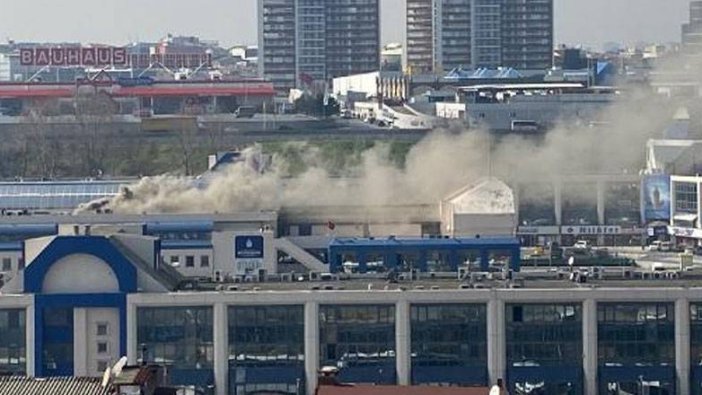 Bayrampaşa'da bulunan 15 Temmuz Demokrasi Otogarı'nda çıkan yangın...