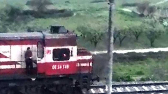 Tren raylarında ilginç görüntü! Makinist...