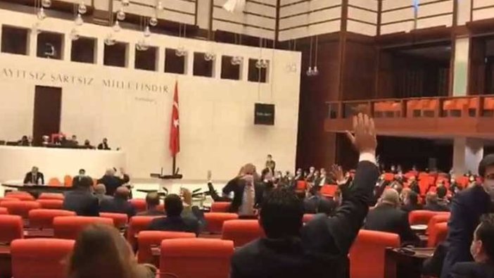 İltica skandalına AKP ve MHP'den red