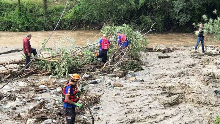 Sakarya'da dere taştı! 1 kişi kayıp