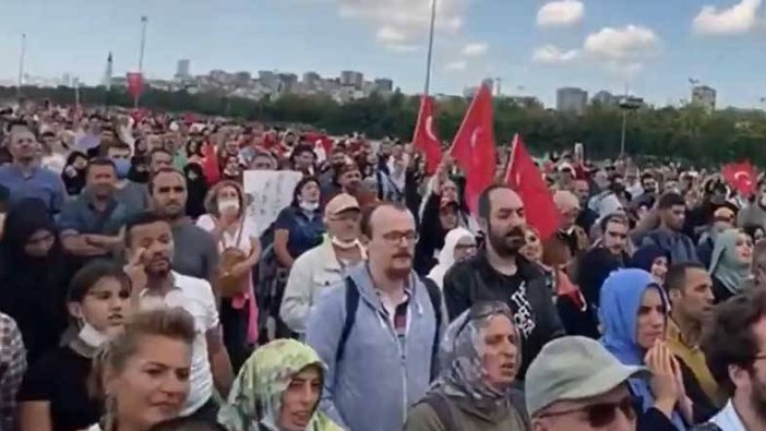 Aşı karşıtı mitingde skandal İstiklal Marşı hatası