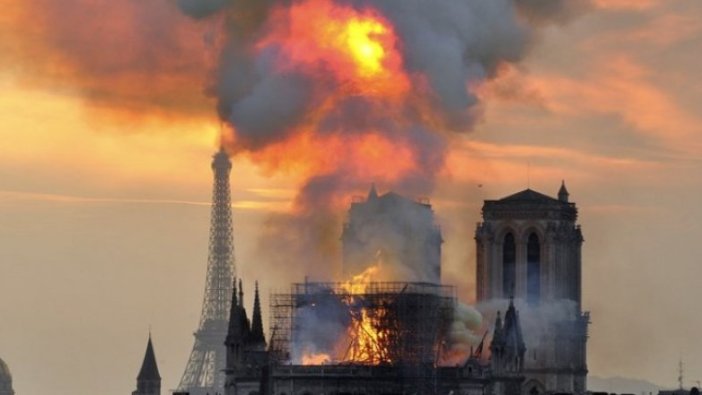 Notre-Dame'da kaskla ibadet yapılacak