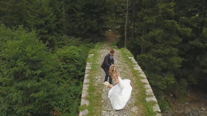 Fotoğraf çekiminde gelin ve damadı köpek kovaladı