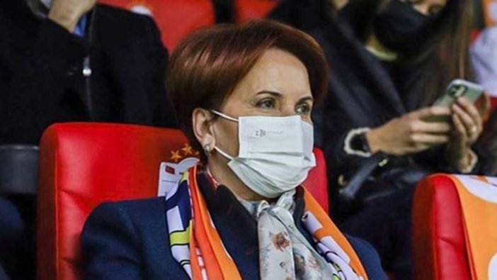 İYİ Parti Genel Başkanı Meral Akşener, Galatasaray-Fenerbahçe kadın futbol takımlarının tarihi maçını tribünden izledi