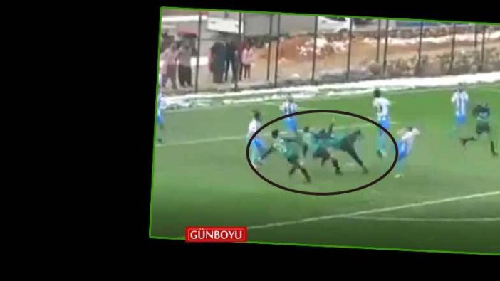 3 futbolcunun aynı anda 'vole'ye kalktığı anlar ilginç görüntüler oluşturdu