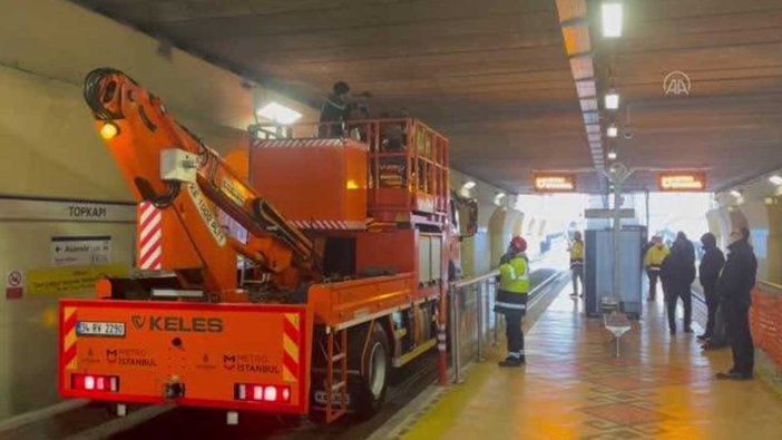 Çekici tramvay yoluna girdi!