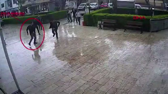 Belediye binasına zorla girmek isteyen 3 kişi kıskıvrak yakalandı