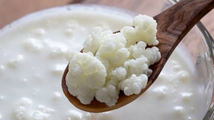 Kefir Ne İşe Yarar, Zayıflatır Mı? Kefirin Faydaları ve Evde Kefir Yapımı