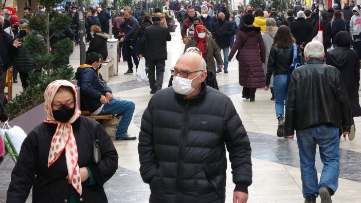 Son varyant yüz güldürücü, virüs kendi kendini yok ediyor