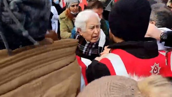 Yekta Kopan, polis müdahalesine uğrayan amcasının sağlık durumu bilgisini paylaştı