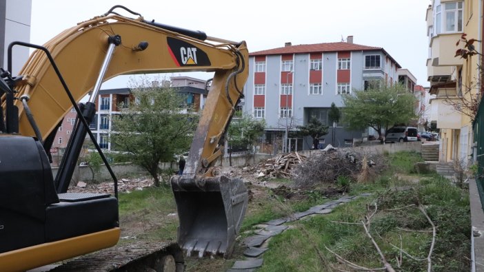 Fıkra olsa güldürmez! Yanlış binayı yıktı