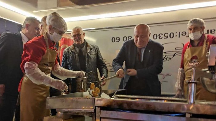 İYİ Parti Esenler İlçe Başkanlığı "Hayır Lokması" dağıttı