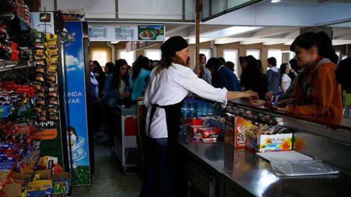 Okul kantinlerinde 'boynu bükük öğrenci' dönemi