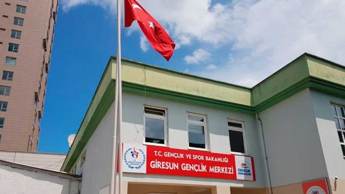 Futbol sahası zemin, soyunma odaları ve tribün yaptırılacaktır