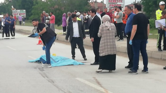 Engelli oğlunu kurtarmak isterken hayatını kaybetti