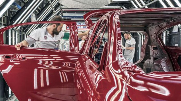 Maliyetler uçtu otomobil fiyatlarına zam yolda