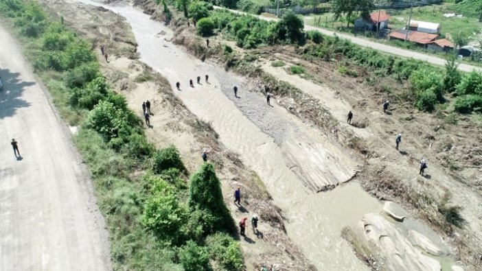 Düzce'de sele kapılan kepçe operatörünün cansız bedenine ulaşıldı