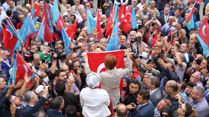 Akşener'e Yağlıdere'de sevgi seli