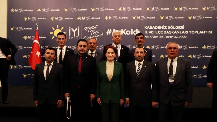 Akşener, Karadeniz bölgesi il ve ilçe başkanlarıyla bir araya geldi