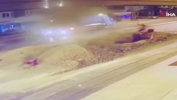 Yol çalışmasında açılan çukura düştü!