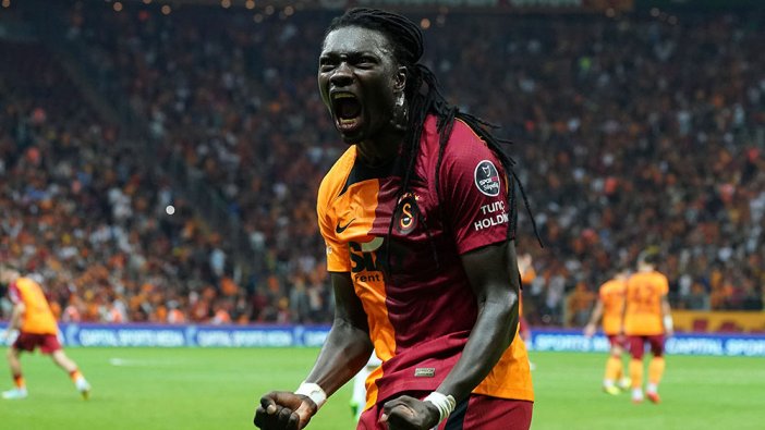 Galatasaray 10 kişiyle savaştı ve kazandı