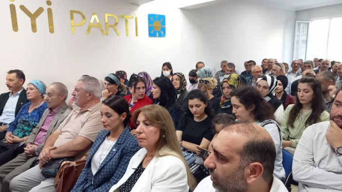 İYİ Partide büyük katılım 