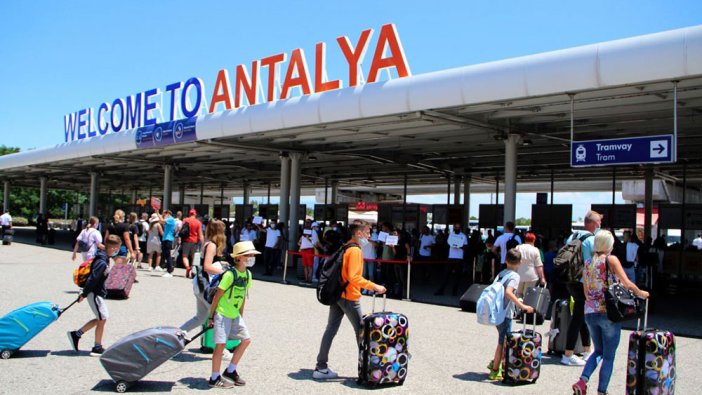 Antalya'ya gelen yabancı turist sayısı 11 milyonu aştı