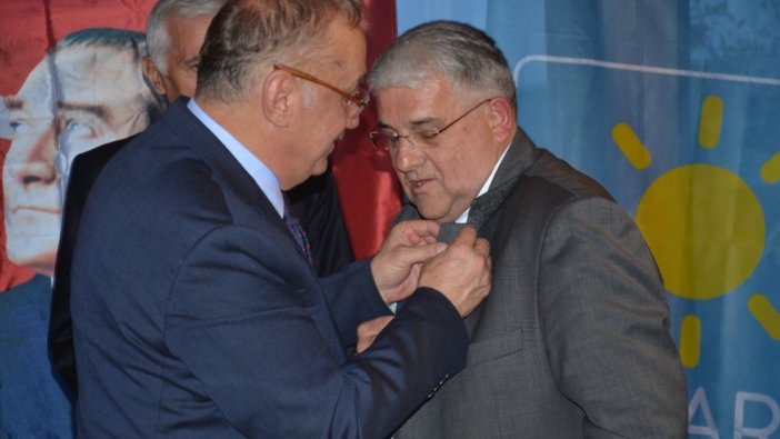 Eski Devlet Bakanı Bahattin Şeker İYİ Parti'ye katıldı