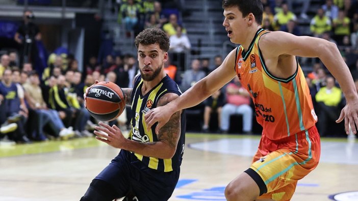 Fenerbahçe Beko geriden gelip kazandı: 4'te 4 yola devam