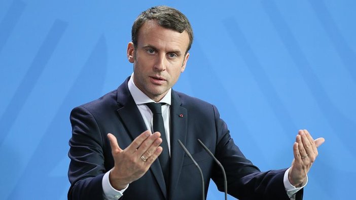 Macron'dan Ruhani'ye kutlama