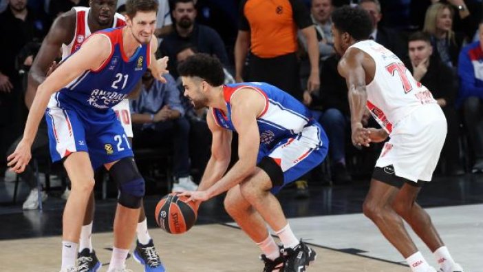 Anadolu Efes, Olimpiakos'u devirdi!